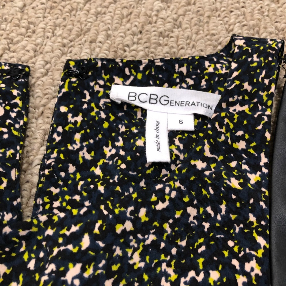 BCBG top - Picture 2 of 5
